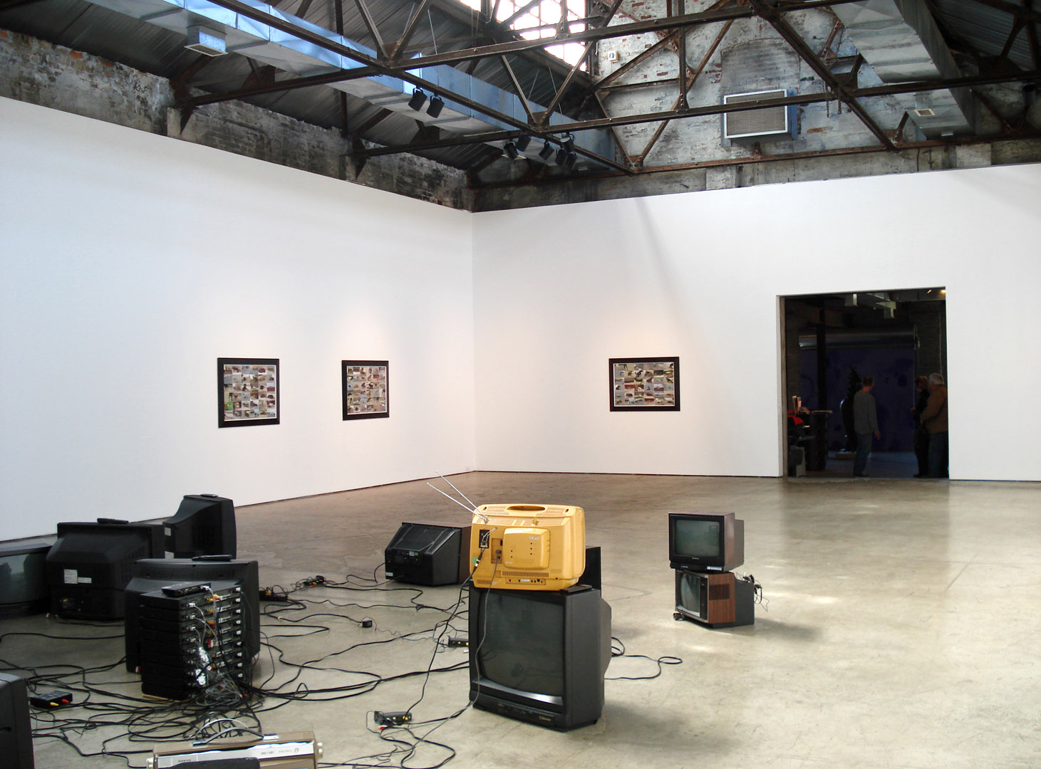 Installation View 3 Los Soñadores 2010